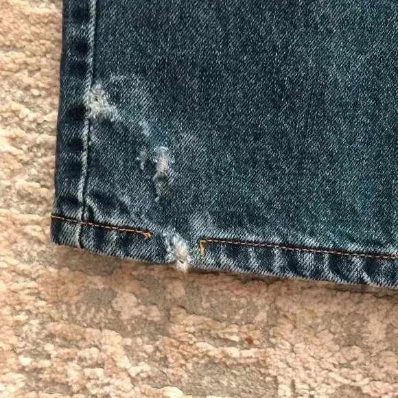 Vintage Levi’s 505 Mens 40x30 Medium Wash Blue Jeans Bootcut flaws on leg, tags - Picture 3 of 7